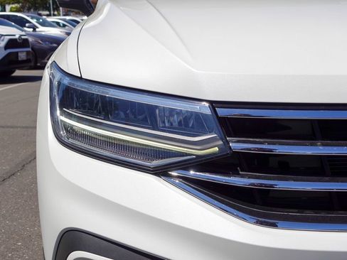 Used 2023 Volkswagen Tiguan SE FWD image 4