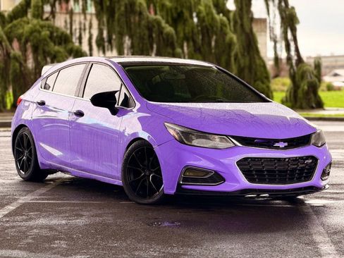 Used 2017 Chevrolet Cruze LT w/ Convenience Package FWD image 2