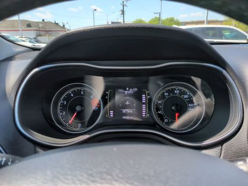 Used 2019 Jeep Cherokee Latitude w/ Cold Weather Group AWD/4WD image 31
