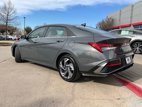 Used 2025 Hyundai Elantra SEL image 8