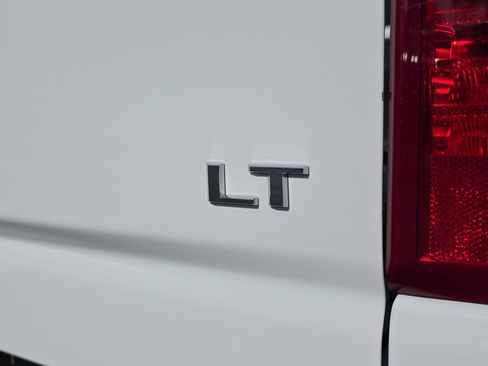 Used 2025 Chevrolet Silverado 2500 LT w/ Convenience Package image 9