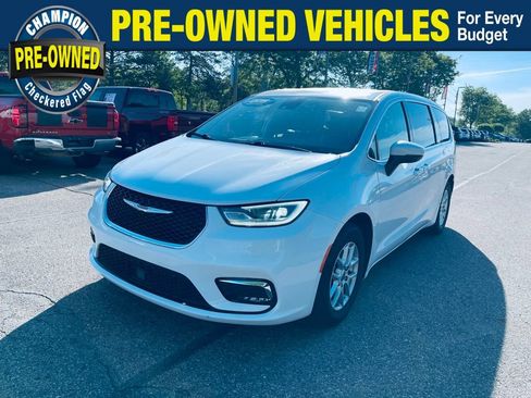 Used 2023 Chrysler Pacifica Touring-L FWD image 1