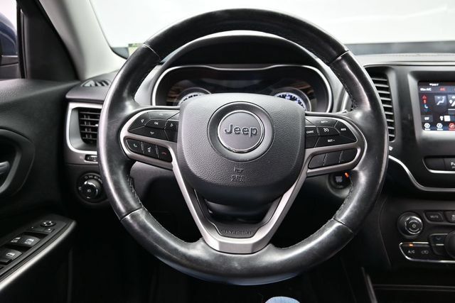 Used 2020 Jeep Cherokee Latitude Plus w/ Cold Weather Group AWD/4WD image 26