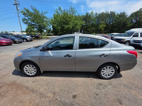 Used 2012 Nissan Versa S FWD image 8