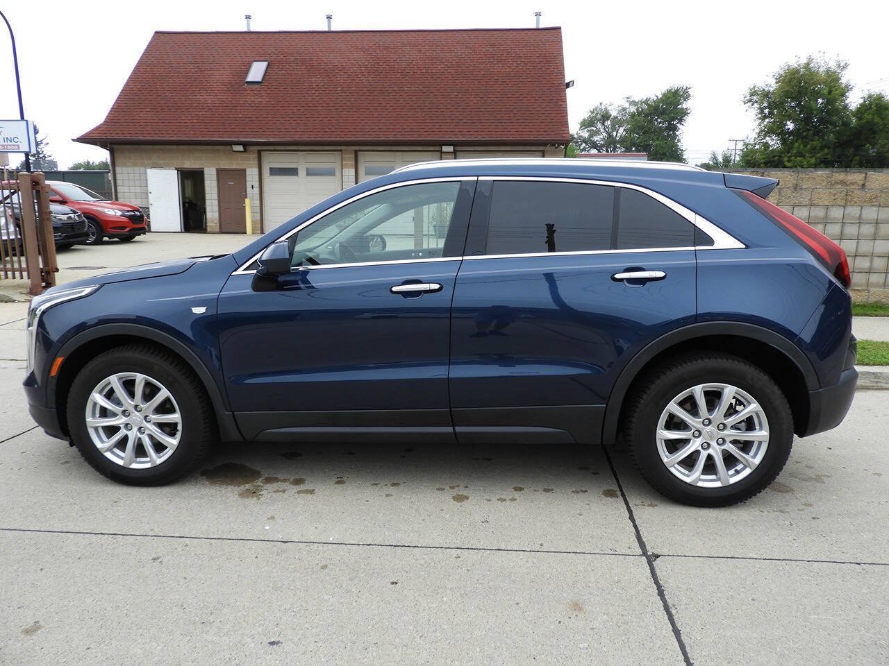 Used 2020 Cadillac XT4 Luxury w/ Cold Weather Package AWD/4WD image 5