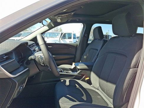 New 2025 Jeep Grand Cherokee L Laredo w/ Luxury Tech Group I image 11