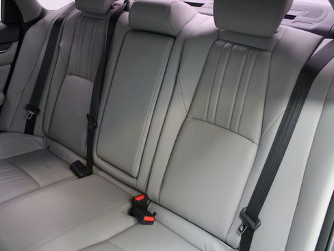 Used 2018 Honda Accord Touring image 19