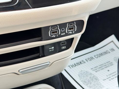 Used 2022 Chrysler Pacifica Touring-L FWD image 25