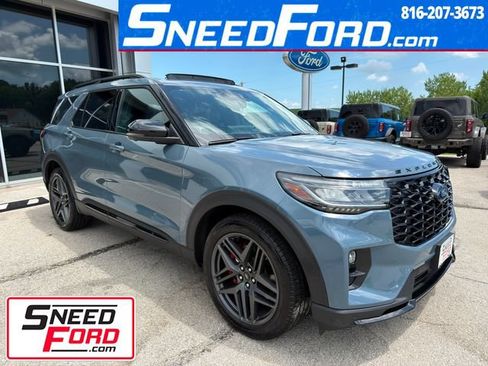 Used 2025 Ford Explorer ST AWD/4WD image 1