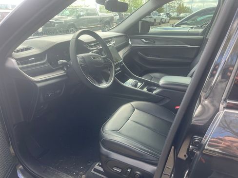 Used 2023 Jeep Grand Cherokee Limited AWD/4WD image 5