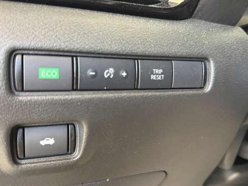 Certified 2025 Nissan Sentra SV FWD image 24