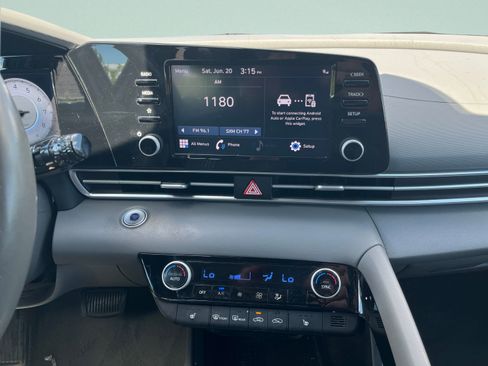 Used 2022 Hyundai Elantra SEL w/ Convenience Package FWD image 25