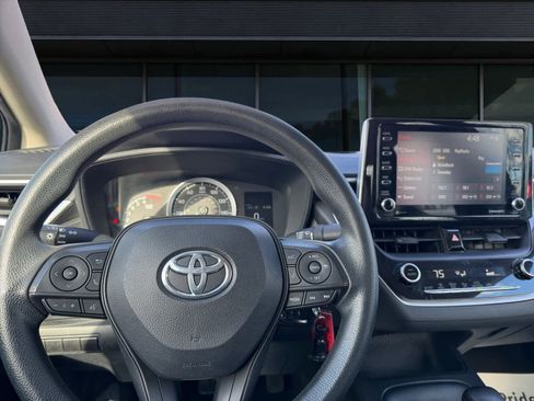 Used 2021 Toyota Corolla LE image 3