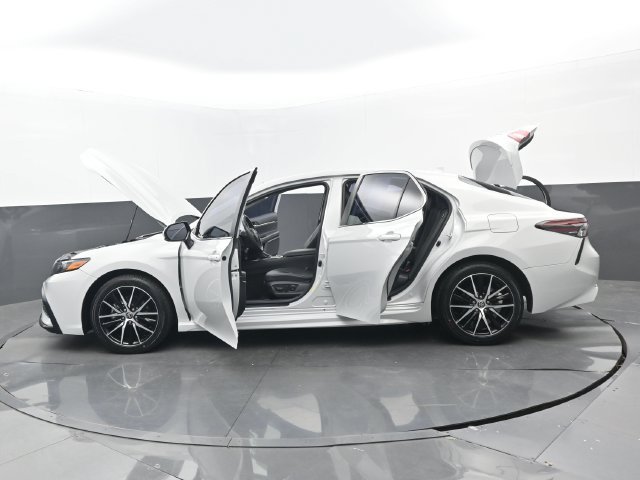 Used 2024 Toyota Camry SE FWD image 32