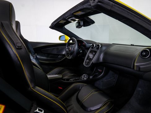 Used 2018 McLaren 570S Spider image 22