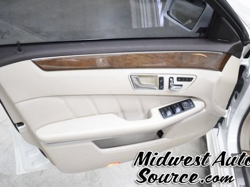 Used 2016 Mercedes-Benz E 400 4MATIC Sedan image 12
