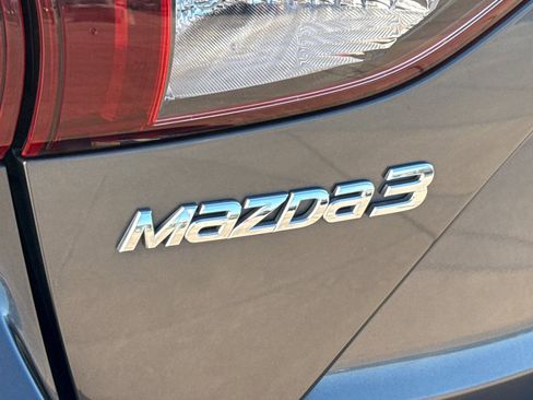 Used 2018 MAZDA MAZDA3 Sport image 32
