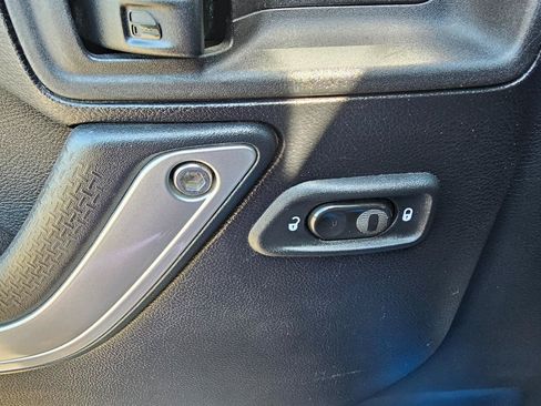 Used 2015 Jeep Wrangler Unlimited Sahara AWD/4WD image 30