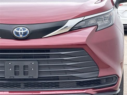 Used 2024 Toyota Sienna LE image 8