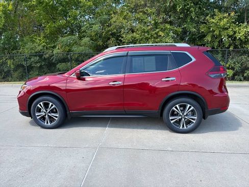 Used 2020 Nissan Rogue SV w/ Premium Package FWD image 2