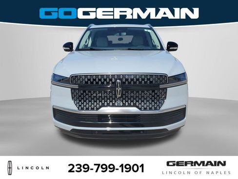 New 2025 Lincoln Navigator Reserve image 3