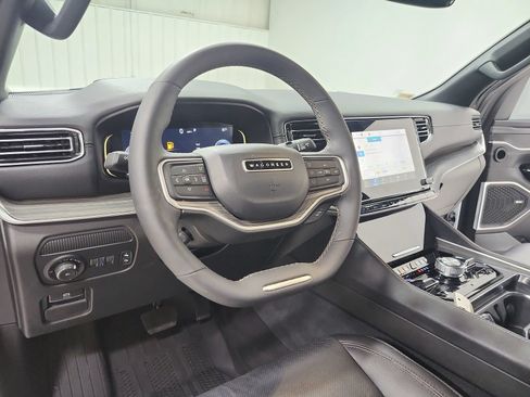 Used 2024 Jeep Wagoneer Series III w/ Premium Group I AWD/4WD image 18