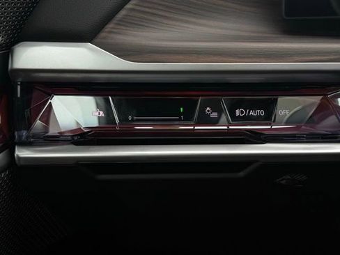 Certified 2023 BMW 760i xDrive w/ Executive Package image 34