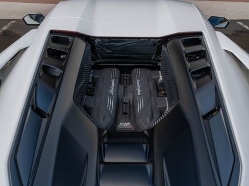 Used 2025 Lamborghini Revuelto AWD/4WD image 32