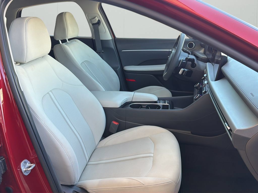 Used 2025 Hyundai Sonata SEL FWD image 29