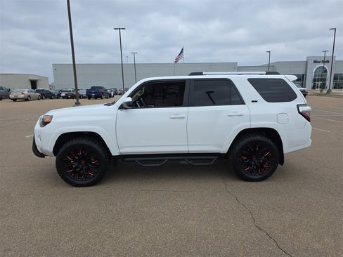 Used 2022 Toyota 4Runner SR5 image 5
