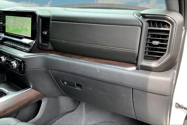 Certified 2023 GMC Sierra 1500 SLT w/ SLT Premium Package AWD/4WD image 15