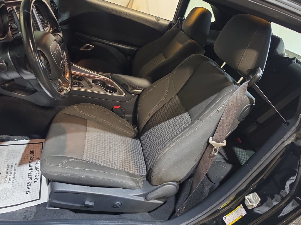 Used 2019 Dodge Challenger SXT w/ Driver Convenience Group RWD image 13