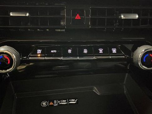 Used 2025 Chevrolet Tahoe High Country AWD/4WD image 38