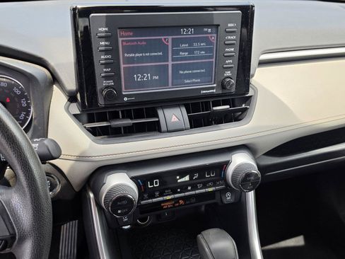 Used 2021 Toyota RAV4 XLE FWD image 10