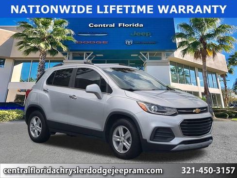 Used 2019 Chevrolet Trax LT w/ LT Convenience Package FWD image 1