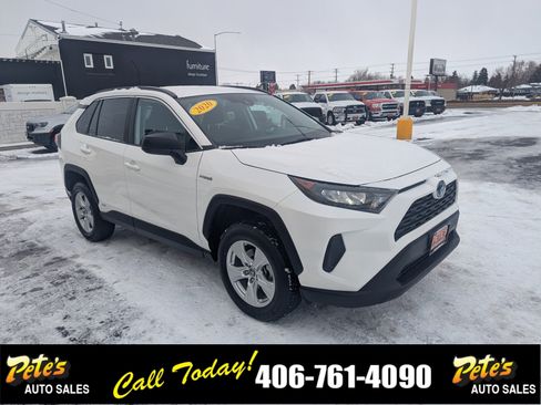 Used 2020 Toyota RAV4 LE image 6