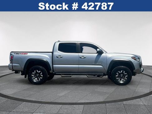 Used 2021 Toyota Tacoma TRD Off-Road w/ Technology Package AWD/4WD image 4