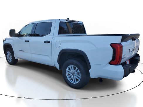 Used 2022 Toyota Tundra SR5 w/ Convenience Package image 4
