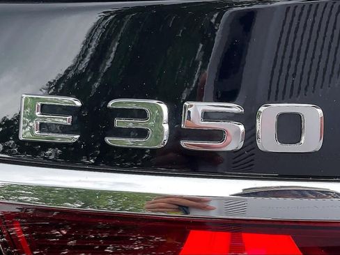 Used 2025 Mercedes-Benz E 350 4MATIC Sedan image 32