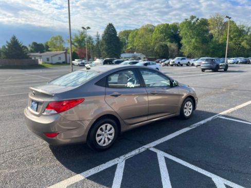 Used 2013 Hyundai Accent GLS FWD image 6