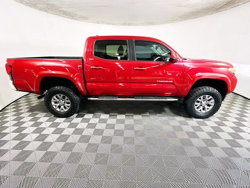 Used 2019 Toyota Tacoma SR5 RWD image 2