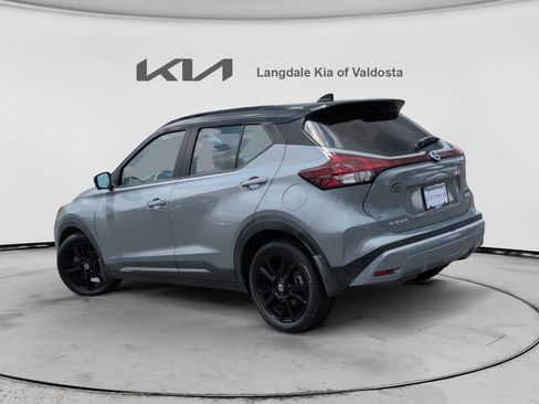 Used 2021 Nissan Kicks SR w/ SR Premium Package FWD image 9