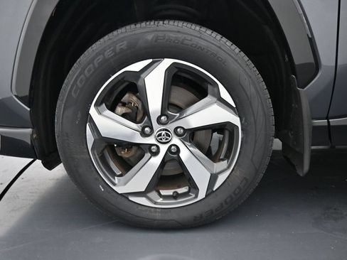 Used 2021 Toyota RAV4 SE w/ Weather & Moonroof Package AWD/4WD image 14