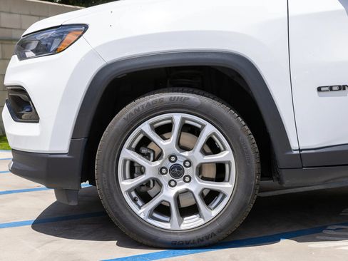 Used 2025 Jeep Compass Limited AWD/4WD image 36