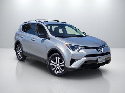 Used 2016 Toyota RAV4 LE image 1