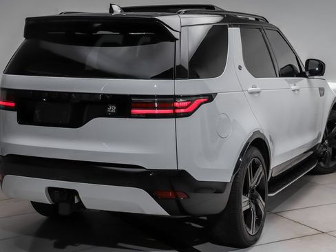 Used 2025 Land Rover Discovery Dynamic SE AWD/4WD image 3