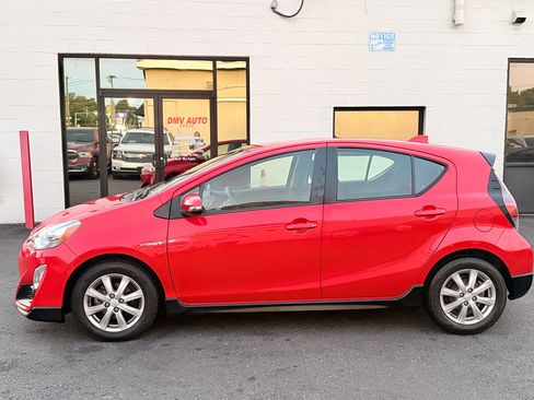 Used 2017 Toyota Prius C One image 3