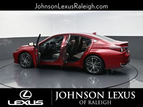 Used 2023 Lexus ES 300h w/ Premium Package image 37
