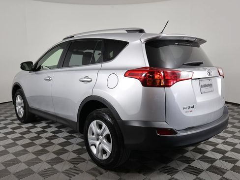 Used 2015 Toyota RAV4 LE AWD/4WD image 4