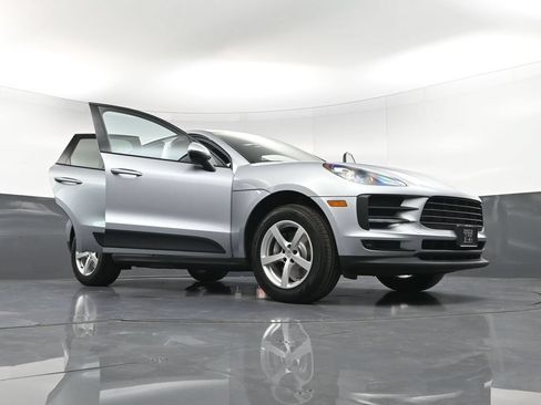 Certified 2020 Porsche Macan AWD/4WD image 36